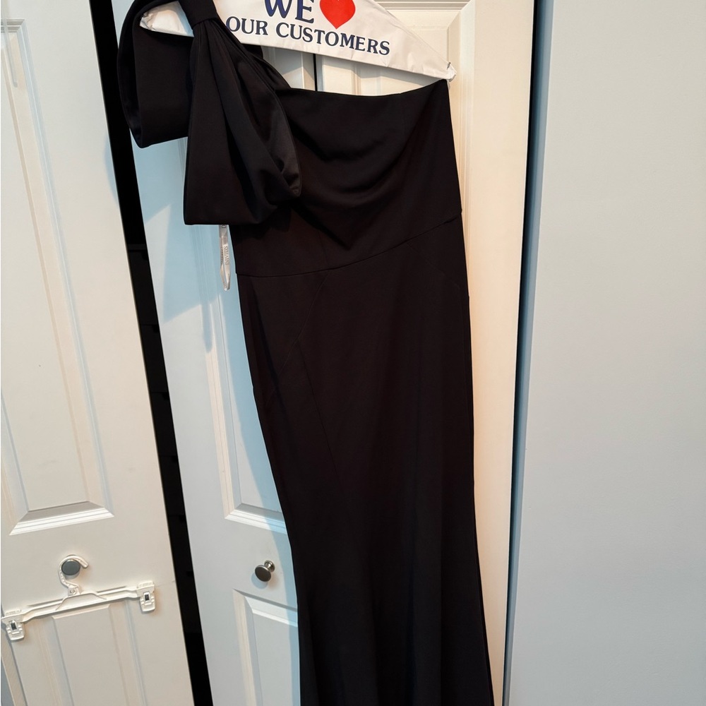 Elegant Black One-Shoulder Dress